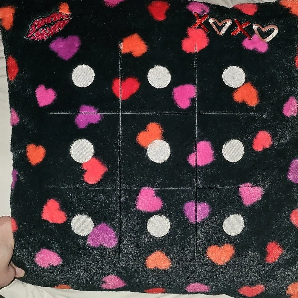 Valentines Nwots Tic Tac Toe Pillow!! Adorable. Zipper Closure!!